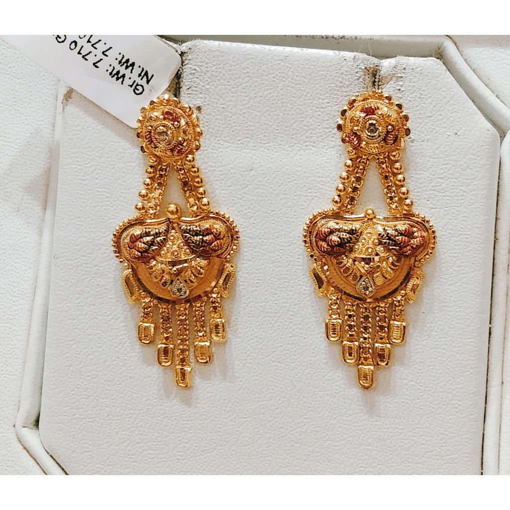 GOLD HANGING