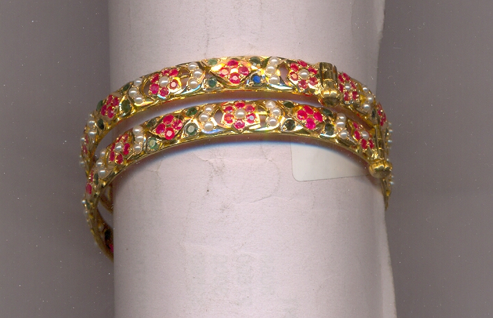 GOLD BANGLE REALSTONE