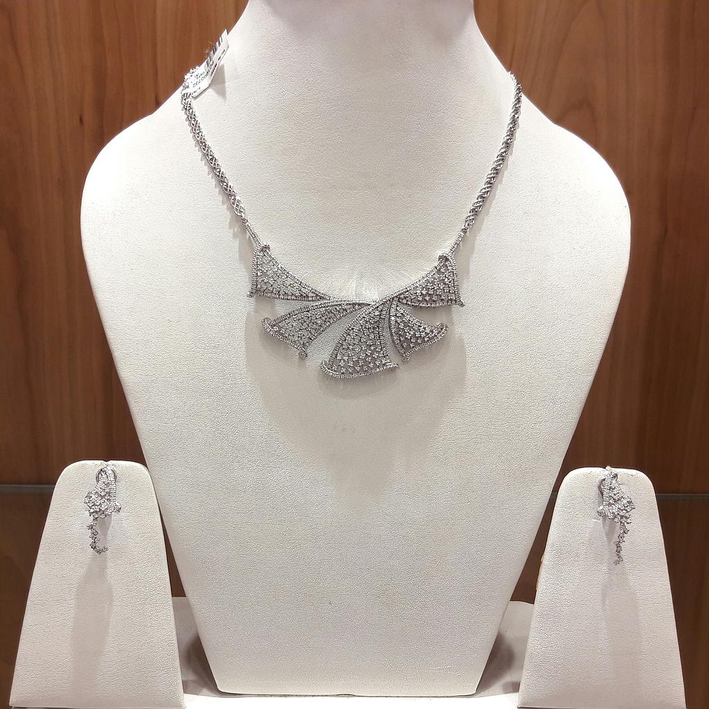 DIAMOND SET PENDENT