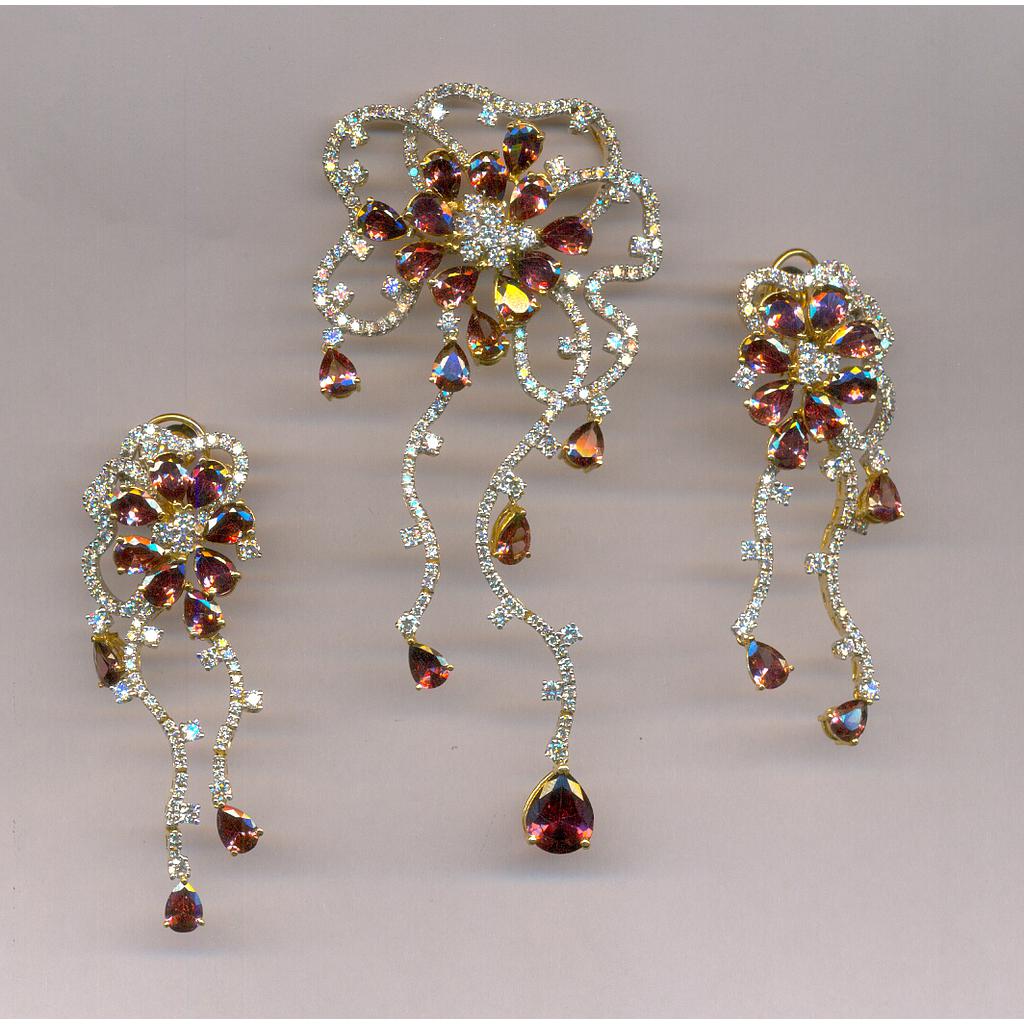 DIAMOND HALF SET PENDENT