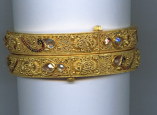 GOLD EARRING