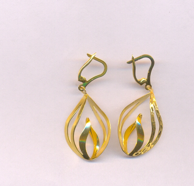 GOLD EARRING CASTING EXCLUSIVE