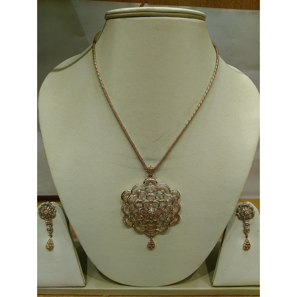 DIAMOND SET PENDENT FANCY
