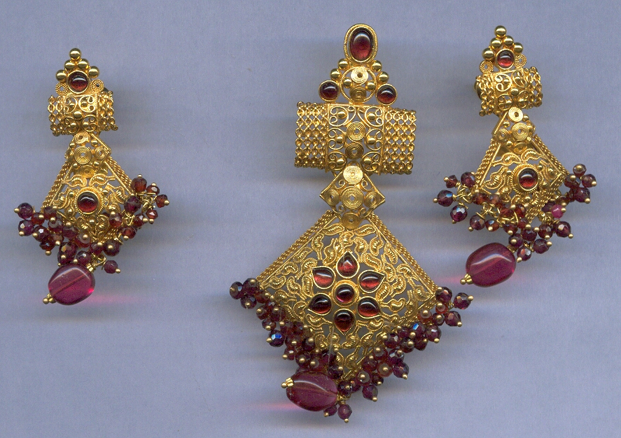 GOLD HALF SET