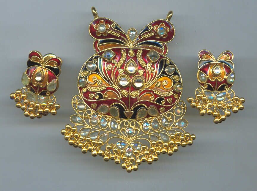 GOLD HALF SET PENDENT ANTIQUE EXCLUSIVE