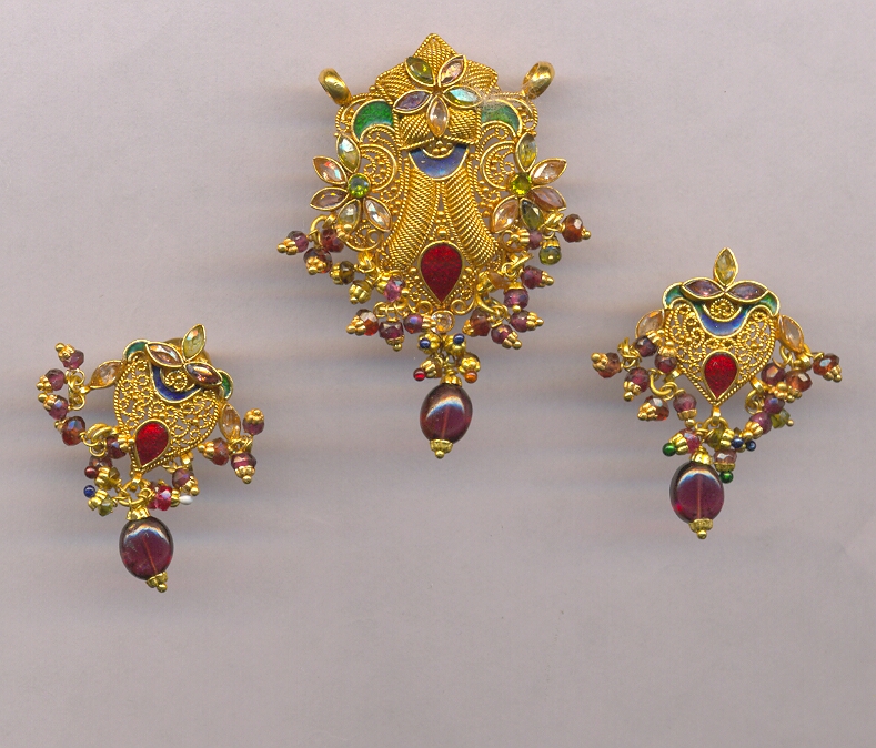 GOLD HALF SET PENDENT ANTIQUE EXCLUSIVE