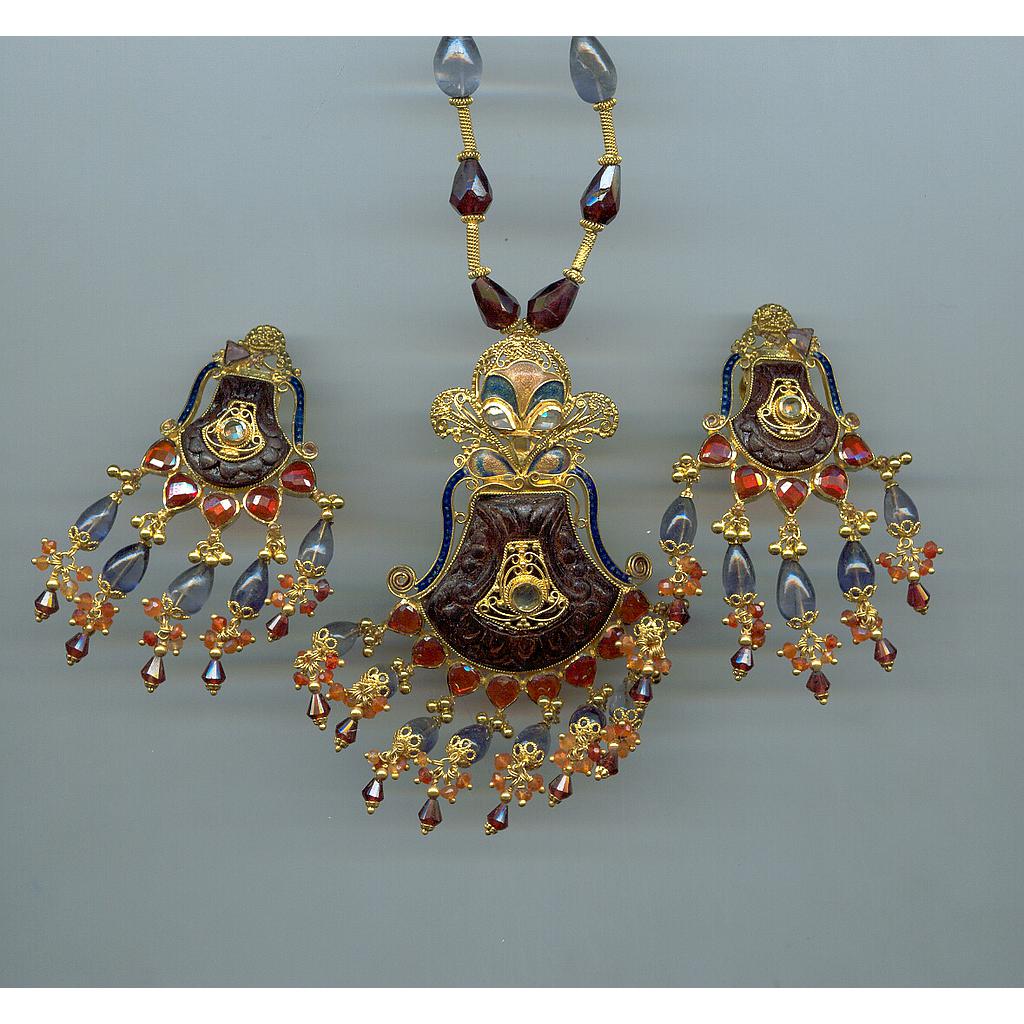 GOLD HALF SET PENDENT ANTIQUE EXCLUSIVE