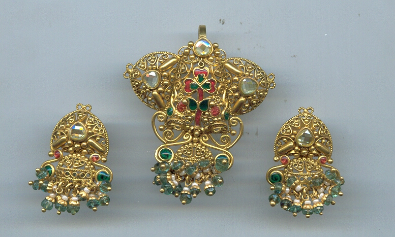 GOLD HALF SET PENDENT ANTIQUE EXCLUSIVE