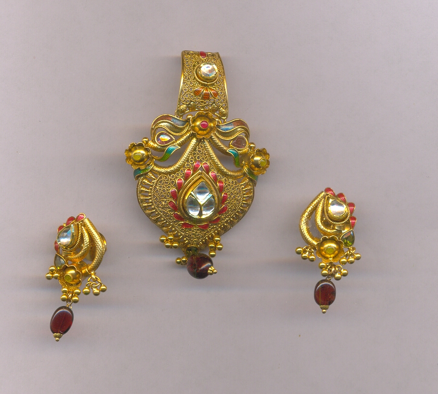 GOLD HALF SET PENDENT ANTIQUE EXCLUSIVE