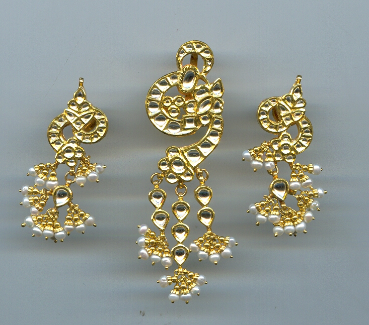GOLD HALF SET PENDENT ANTIQUE EXCLUSIVE