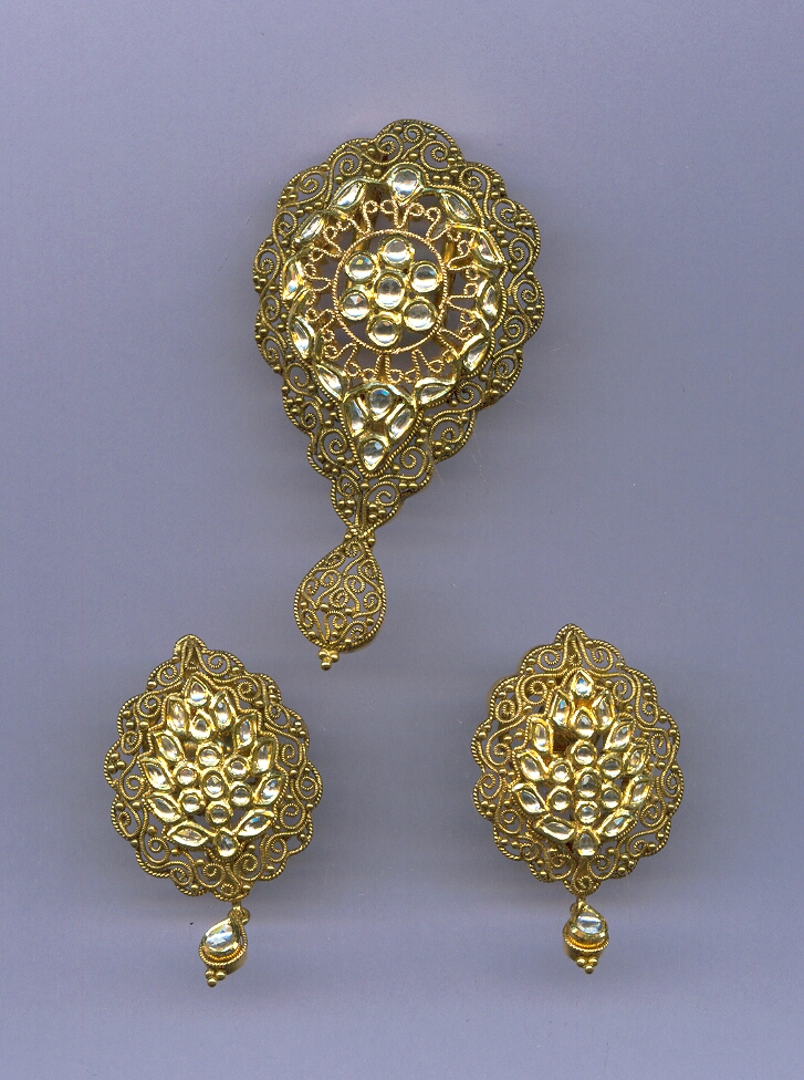 GOLD HALF SET PENDENT ANTIQUE EXCLUSIVE