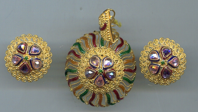 GOLD HALF SET PENDENT ANTIQUE EXCLUSIVE