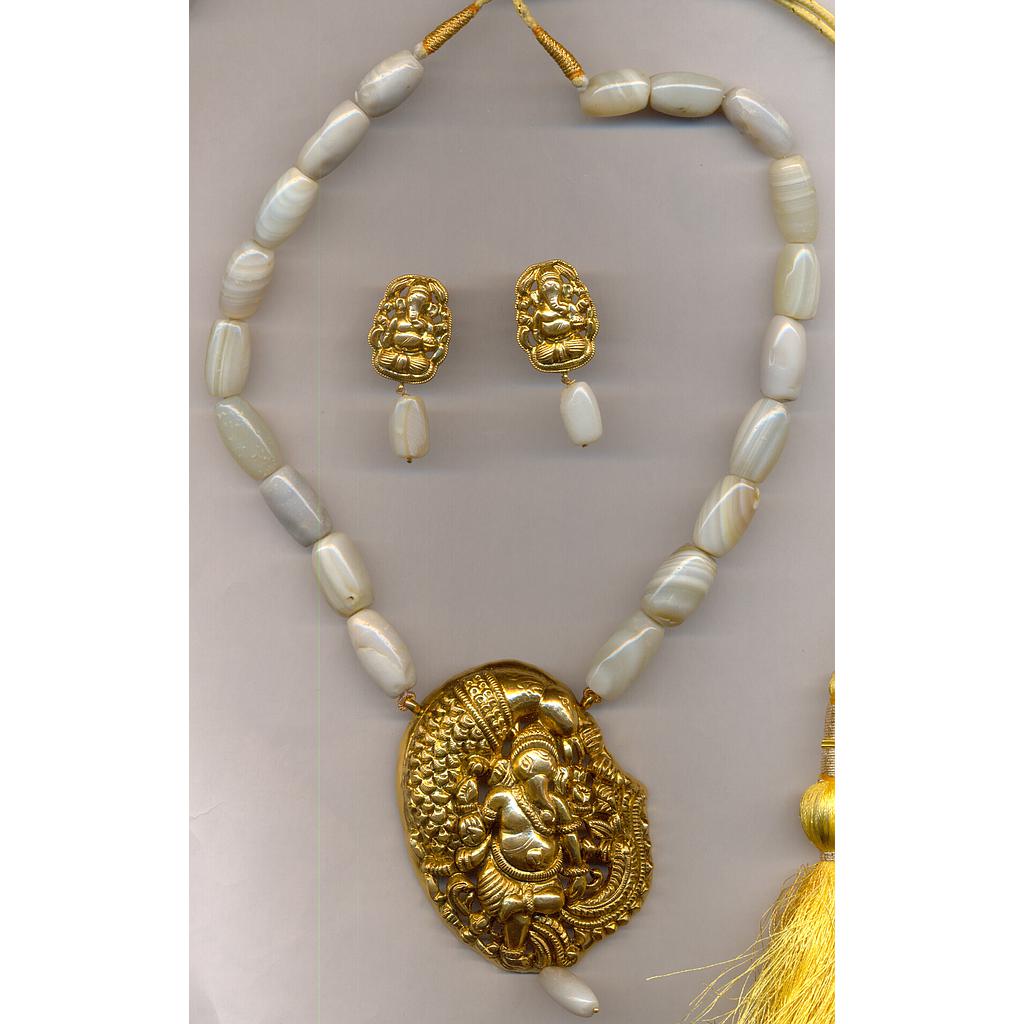 GOLD HALF SET PENDENT ANTIQUE EXCLUSIVE