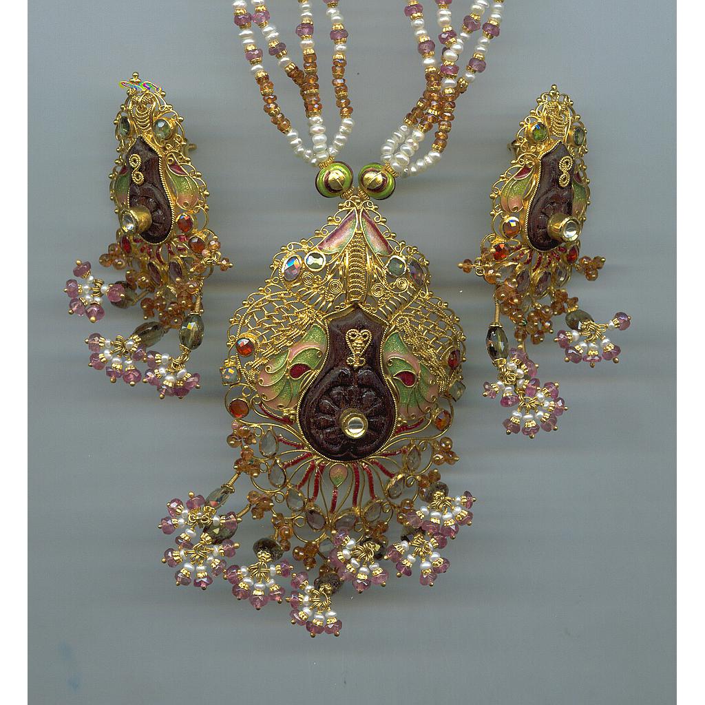GOLD HALF SET PENDENT ANTIQUE EXCLUSIVE