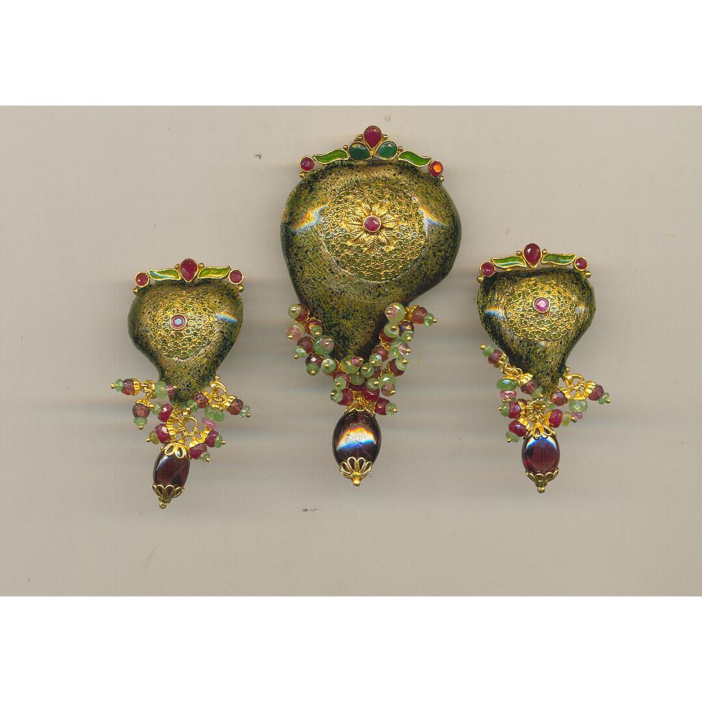 GOLD HALF SET PENDENT ANTIQUE FANCY