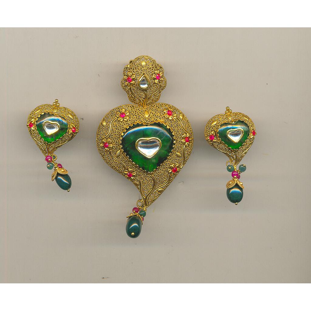 GOLD HALF SET PENDENT ANTIQUE FANCY