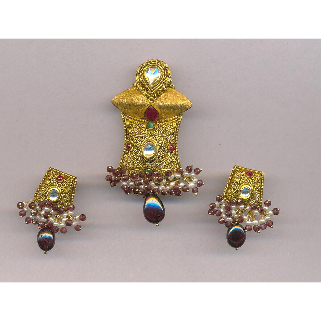GOLD HALF SET PENDENT ANTIQUE FANCY