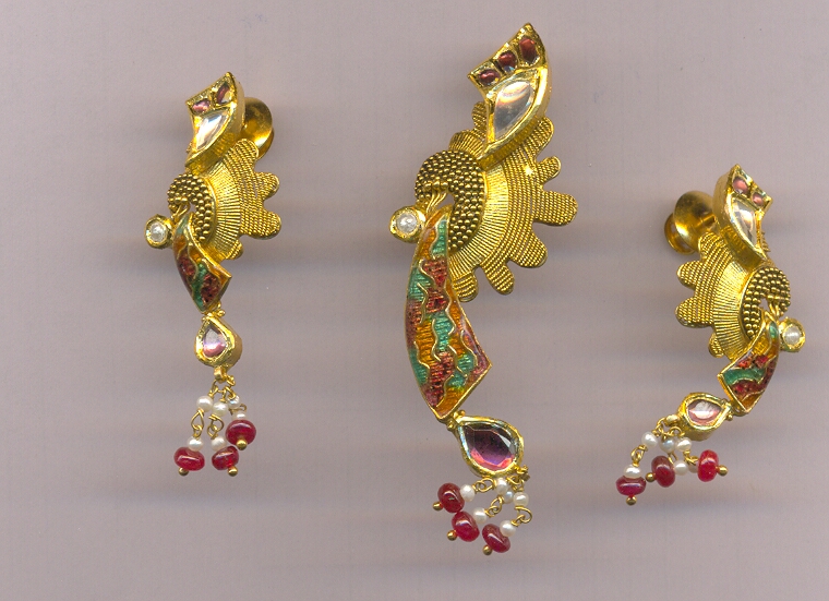GOLD HALF SET PENDENT ANTIQUE FANCY