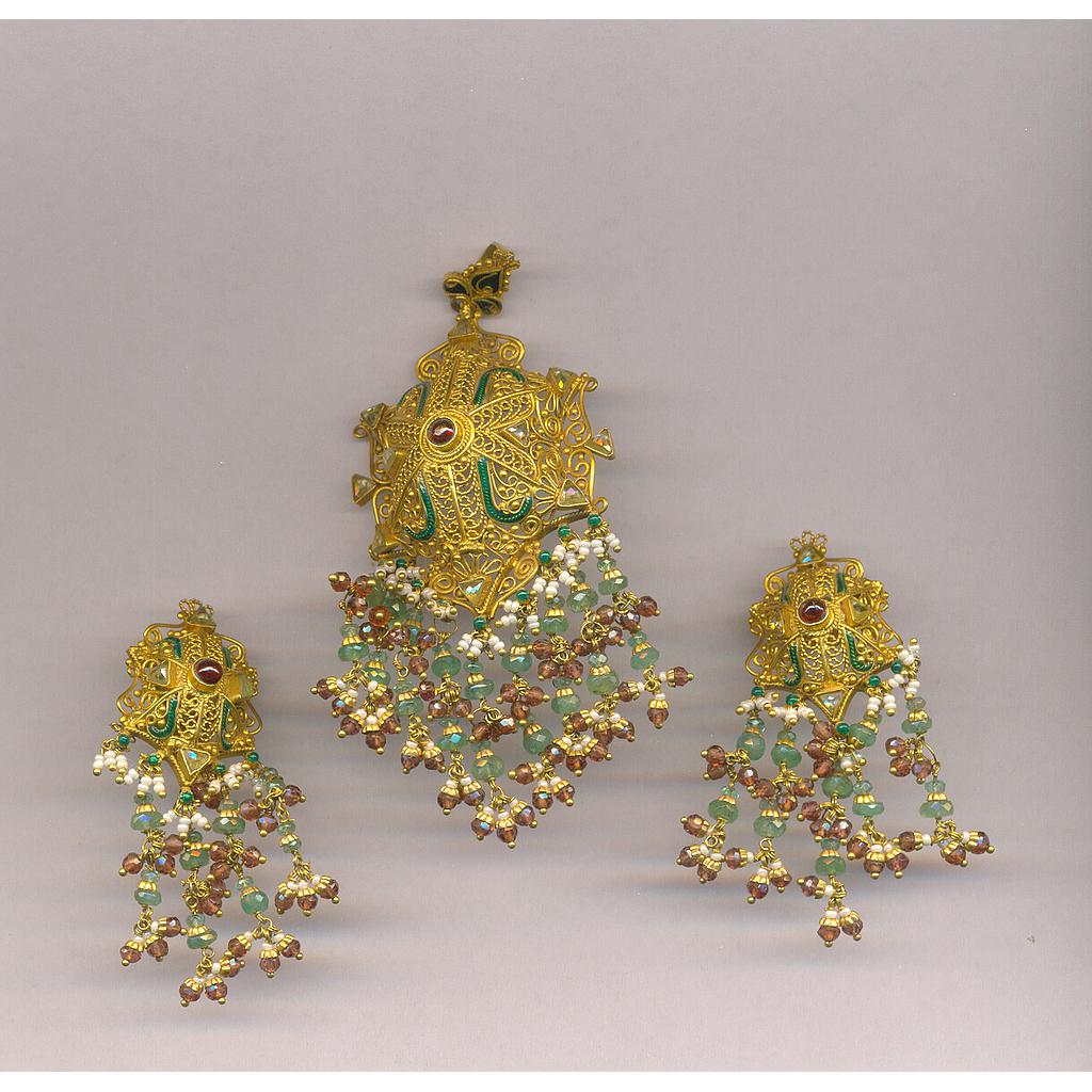 GOLD HALF SET PENDENT ANTIQUE FANCY