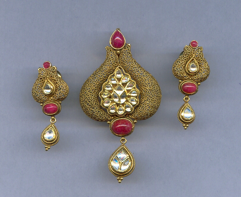 GOLD HALF SET PENDENT ANTIQUE GENERAL