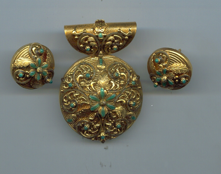 GOLD HALF SET PENDENT ANTIQUE GENERAL