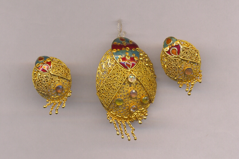 GOLD HALF SET PENDENT ANTIQUE GENERAL