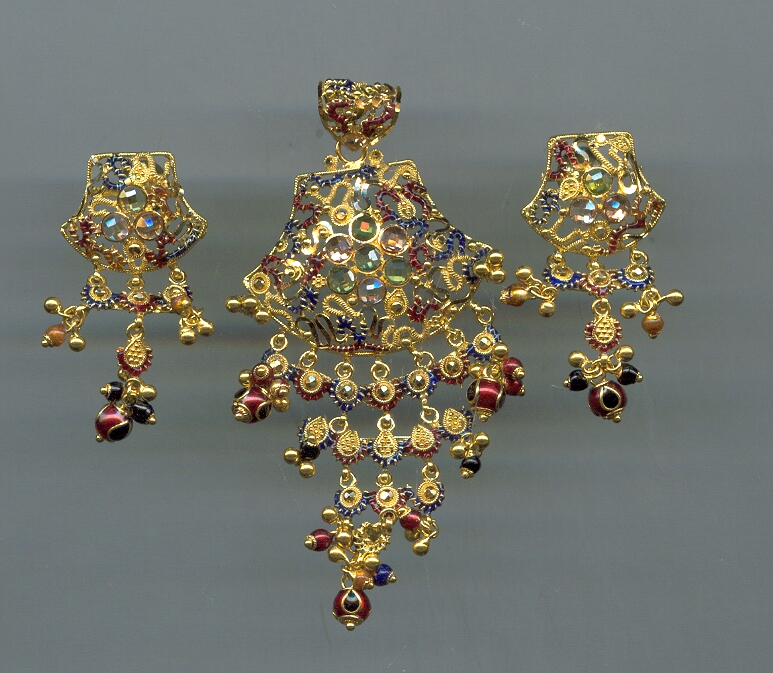 GOLD HALF SET PENDENT ANTIQUE GENERAL