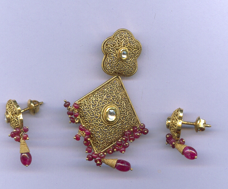 GOLD HALF SET PENDENT ANTIQUE GENERAL