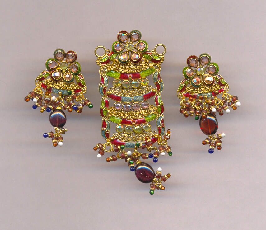 GOLD HALF SET PENDENT ANTIQUE GENERAL