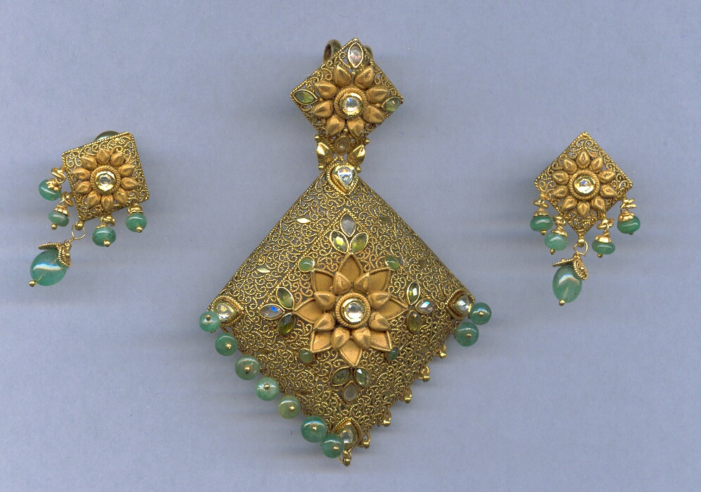 GOLD HALF SET PENDENT ANTIQUE GENERAL