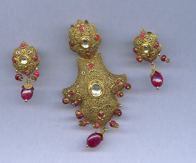 GOLD HALF SET PENDENT ANTIQUE GENERAL