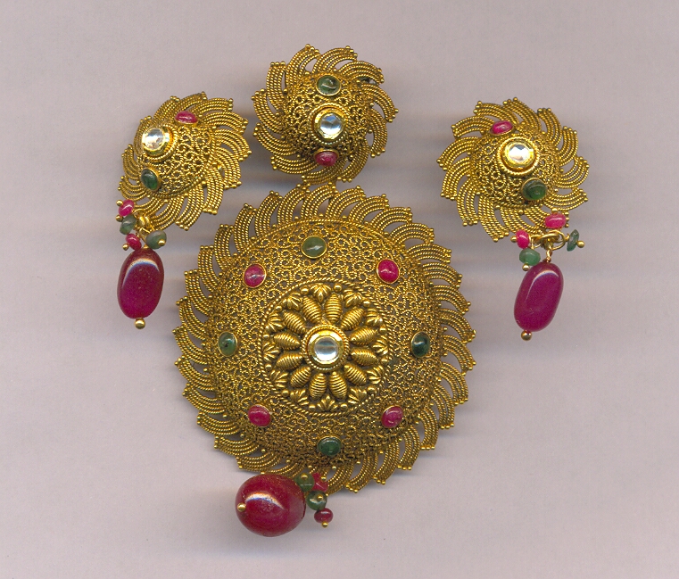 GOLD HALF SET PENDENT ANTIQUE GENERAL