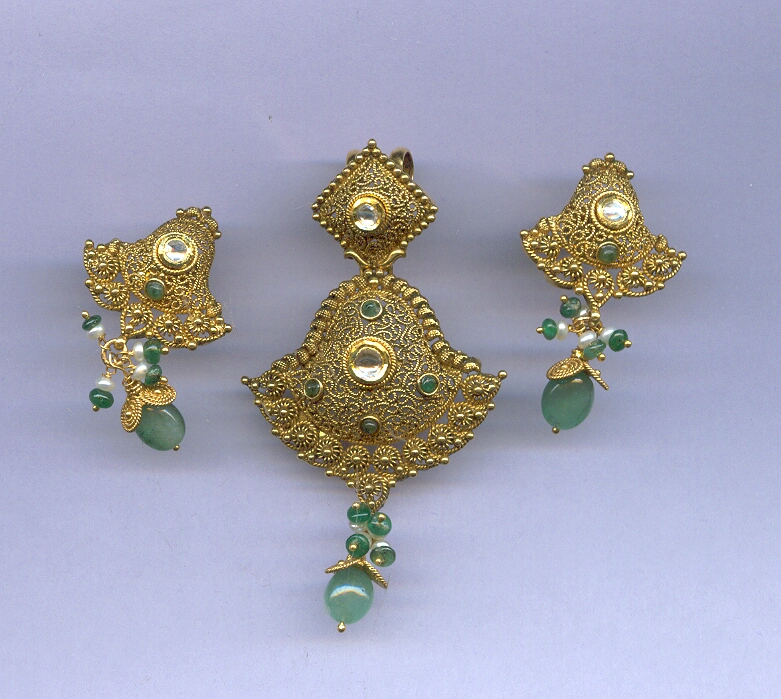 GOLD HALF SET PENDENT ANTIQUE GENERAL