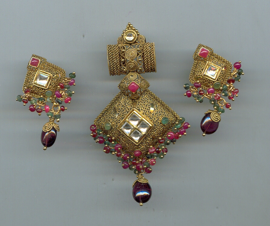 GOLD HALF SET PENDENT ANTIQUE GENERAL