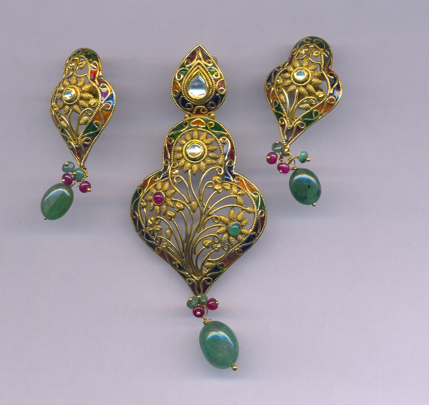 GOLD HALF SET PENDENT ANTIQUE GENERAL