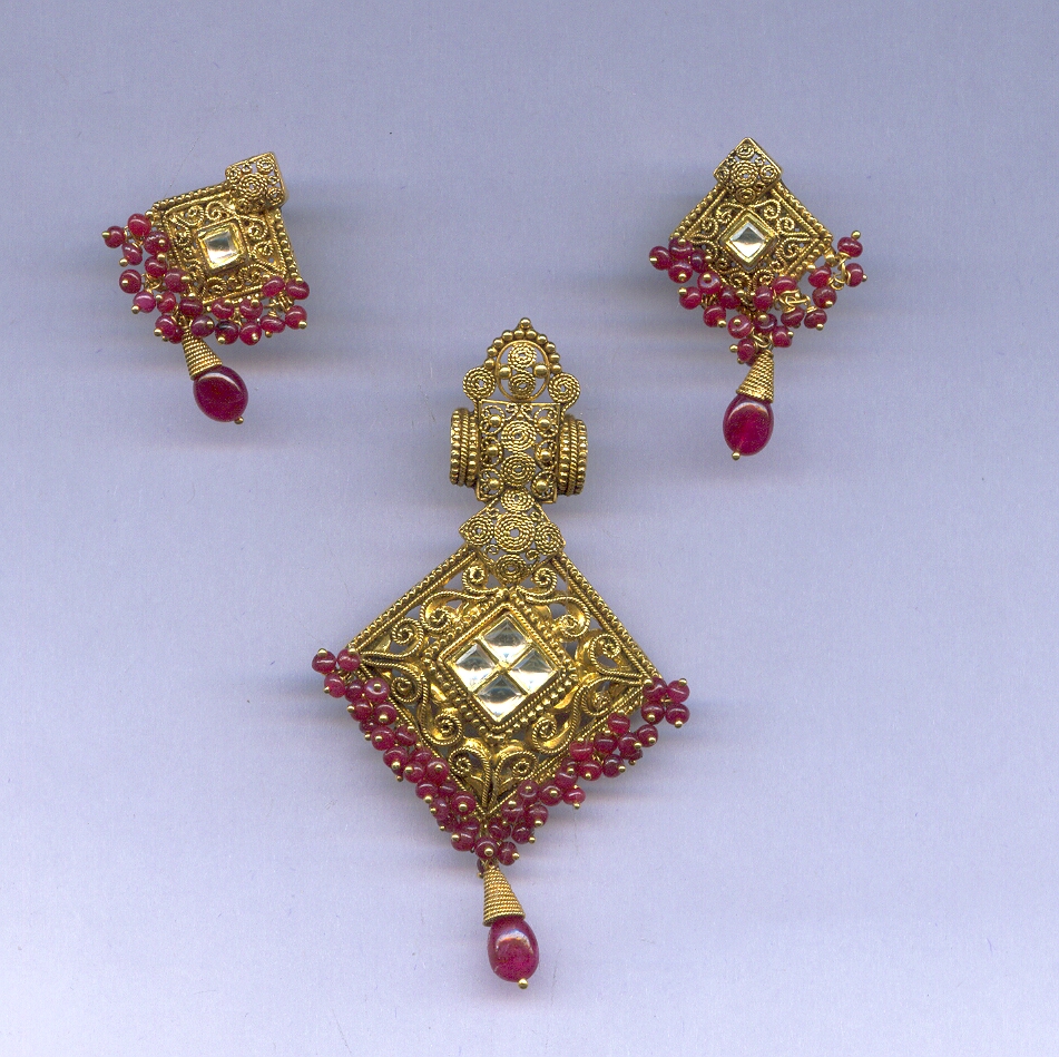 GOLD HALF SET PENDENT ANTIQUE GENERAL
