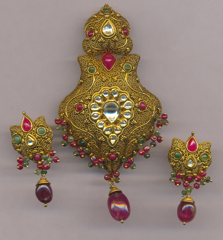 GOLD HALF SET PENDENT ANTIQUE GENERAL