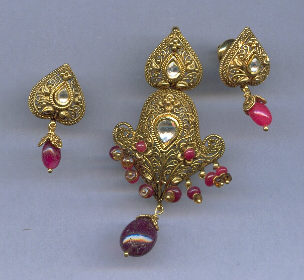 GOLD HALF SET PENDENT ANTIQUE GENERAL