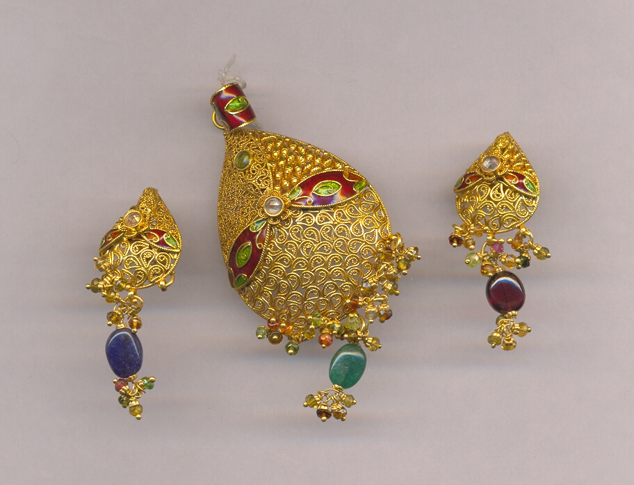 GOLD HALF SET PENDENT ANTIQUE GENERAL