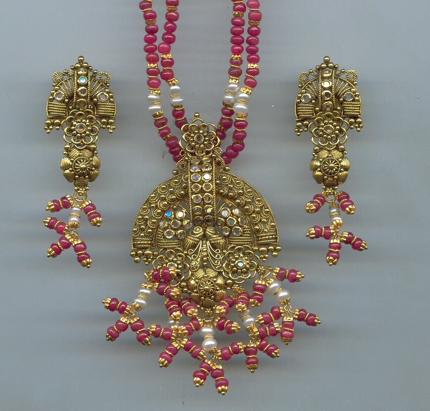 GOLD HALF SET PENDENT ANTIQUE GENERAL