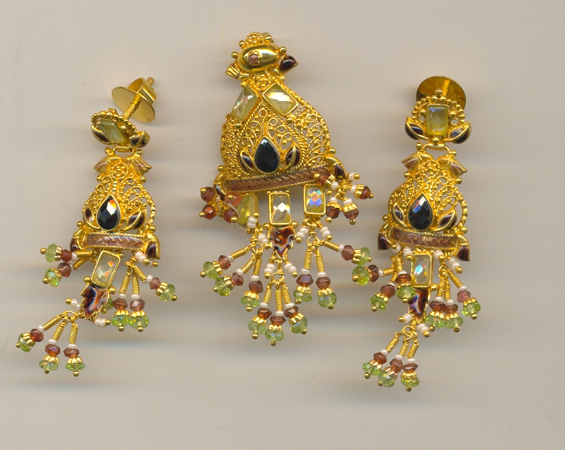 GOLD HALF SET PENDENT ANTIQUE GENERAL