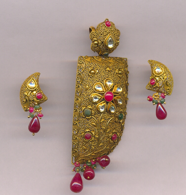 GOLD HALF SET PENDENT ANTIQUE GENERAL