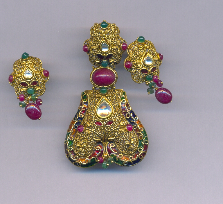 GOLD HALF SET PENDENT ANTIQUE GENERAL
