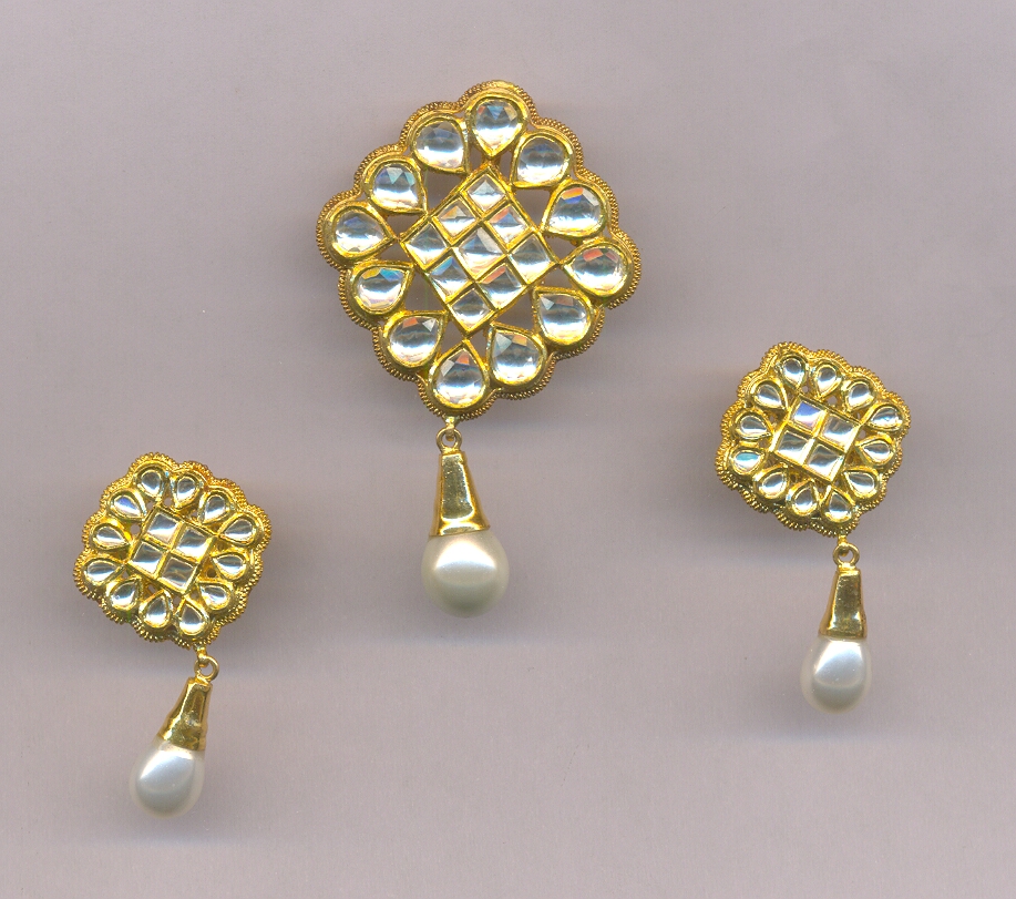 GOLD HALF SET PENDENT ANTIQUE GENERAL