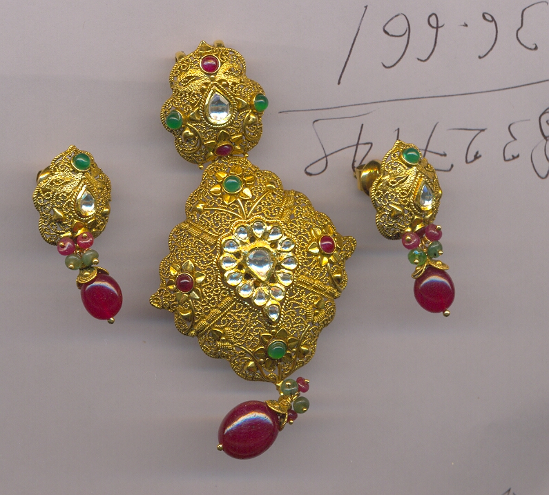GOLD HALF SET PENDENT ANTIQUE GENERAL