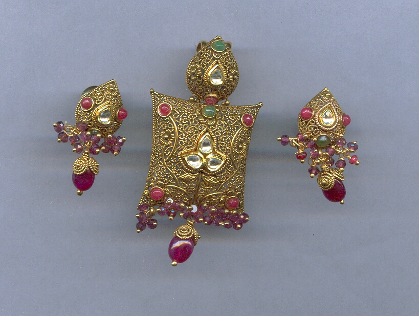 GOLD HALF SET PENDENT ANTIQUE GENERAL