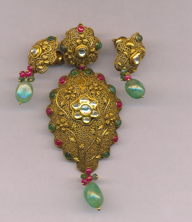GOLD HALF SET PENDENT ANTIQUE GENERAL