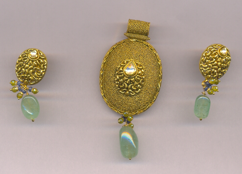 GOLD HALF SET PENDENT ANTIQUE GENERAL