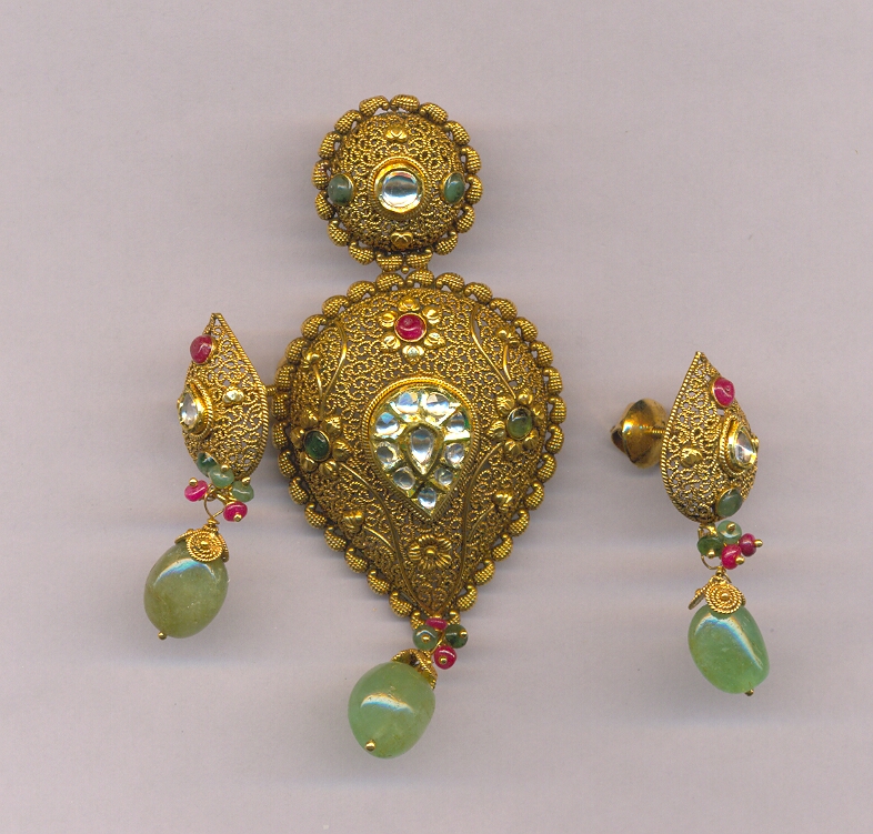GOLD HALF SET PENDENT ANTIQUE GENERAL