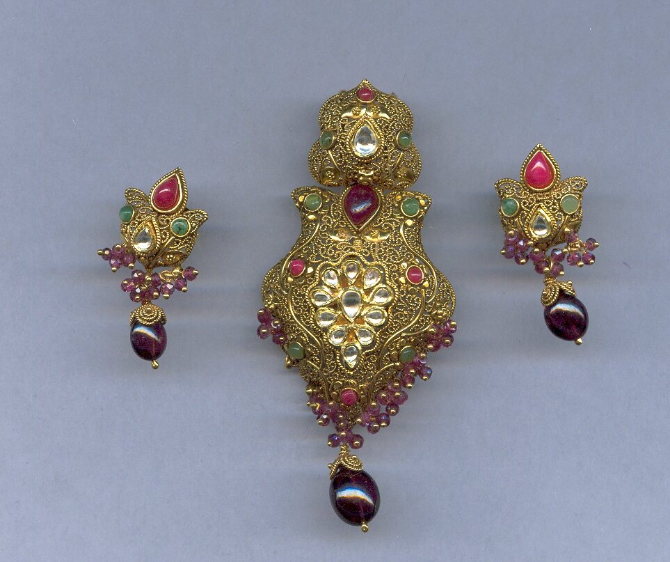 GOLD HALF SET PENDENT ANTIQUE GENERAL